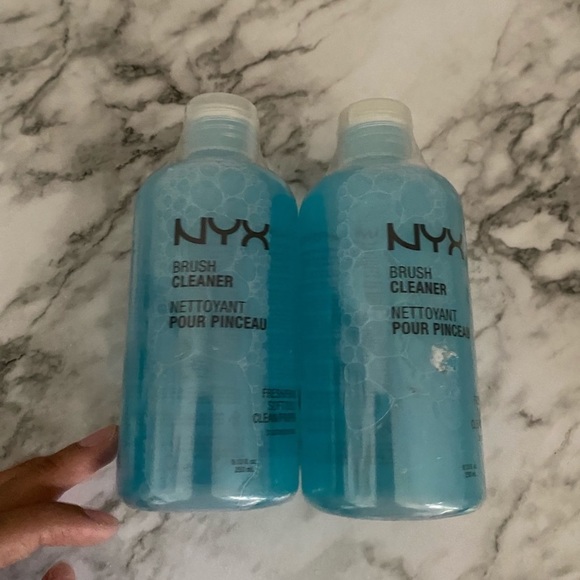 Nyx Makeup Brush Liquid Cleaner - Picture 2 of 2